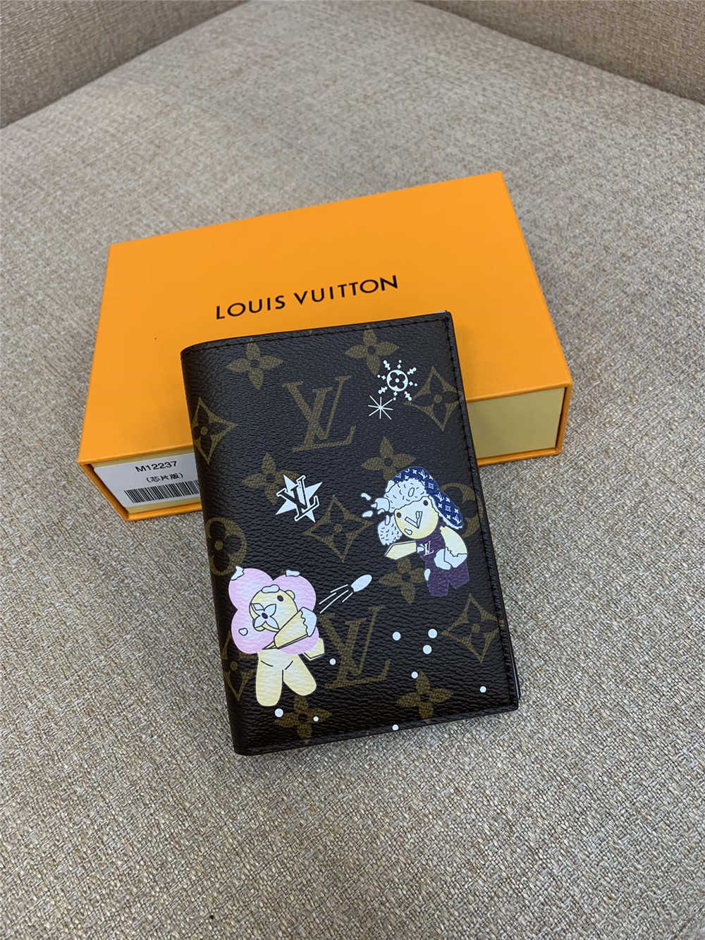 Louis Vuitton M12237   2025 new 